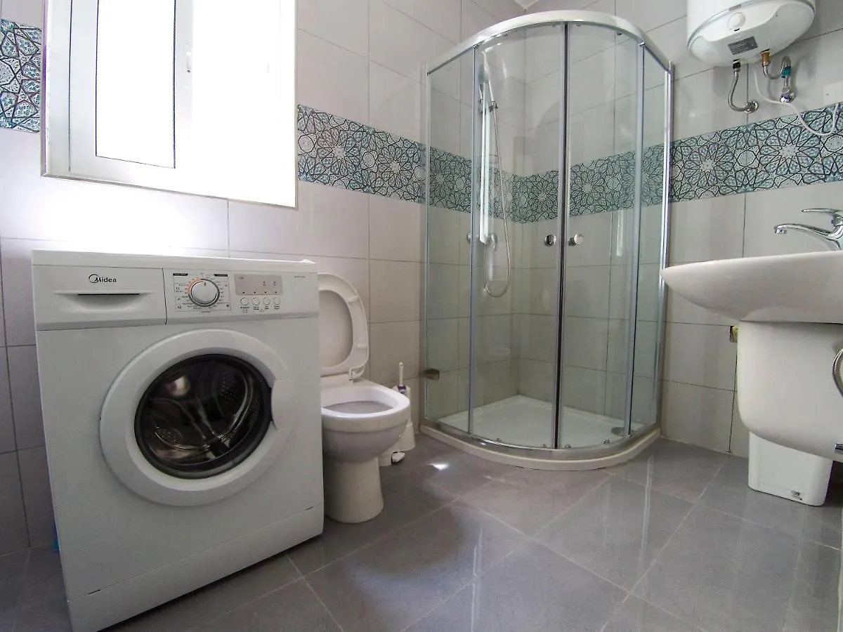 Homestay F8 Room 2, Private Room Two Single Beds Shared Bathroom In Shared Flat Msida
