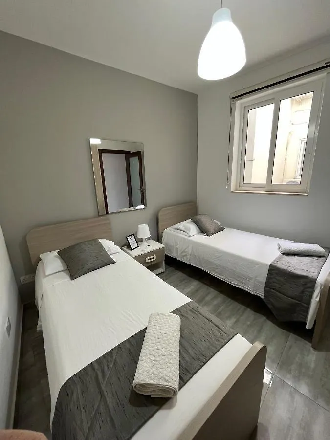 F8 Room 2, Private Room Two Single Beds Shared Bathroom In Shared Flat Msida 0*,  Malta